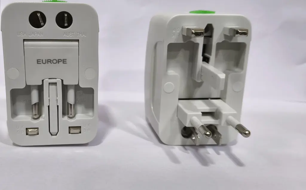 travel adapter (2) (2).webp
